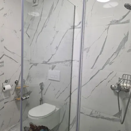 In 070 Daire Golem (Tirana)